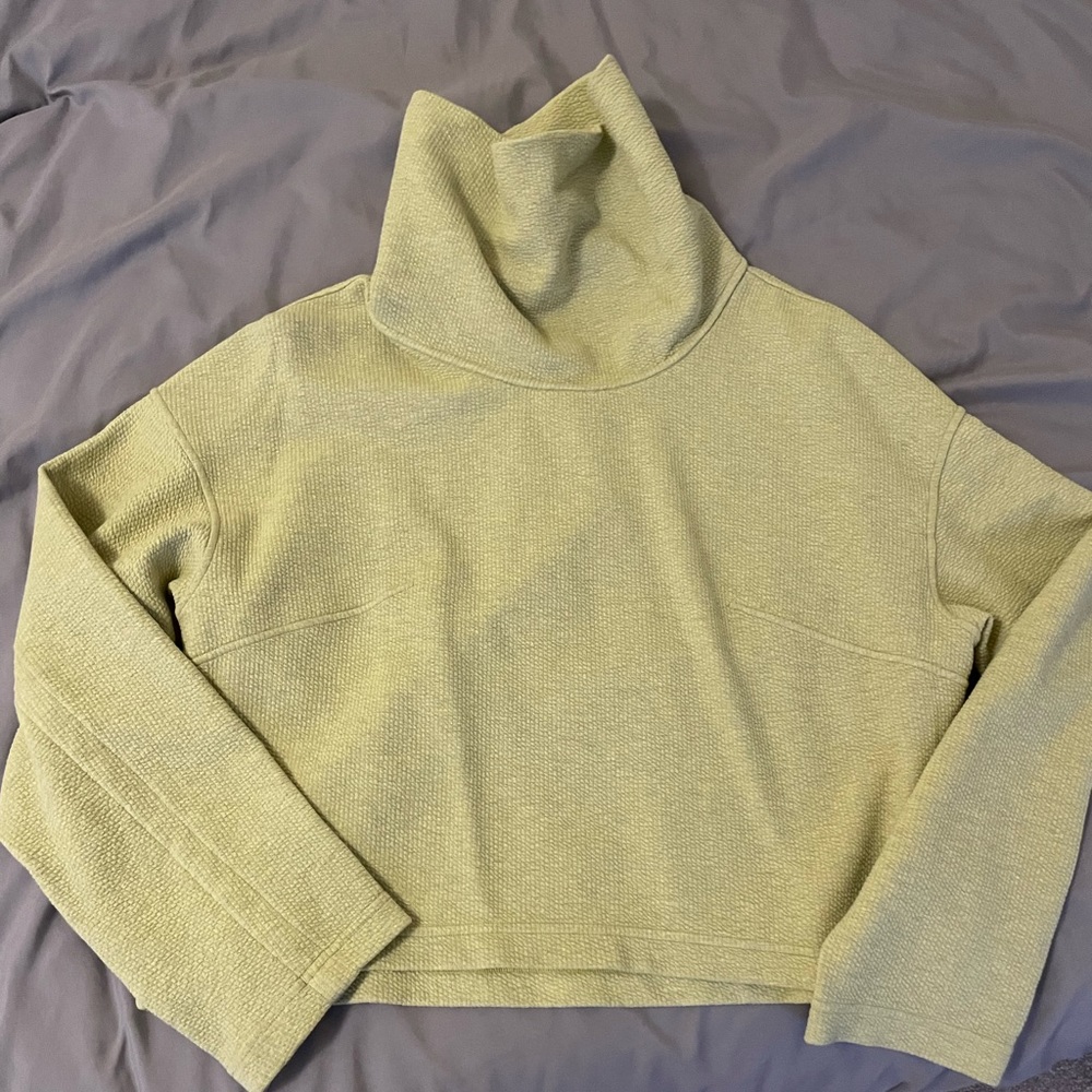 Lululemon textured funnel neck pullover